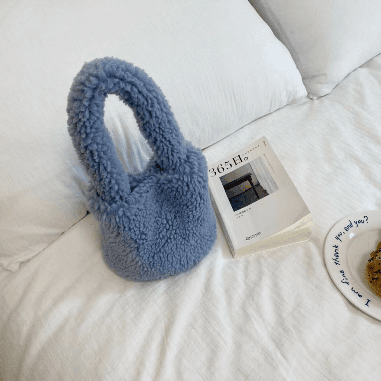 AMA0070 뽀글이 미니 소가 핸드폰 미니백 백 여성 이너백 패션잡화 여권 클러치 휴대폰 백 체인 다용도