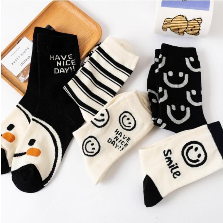 기분좋은 블랙앤화이트 중목양말 5개세트